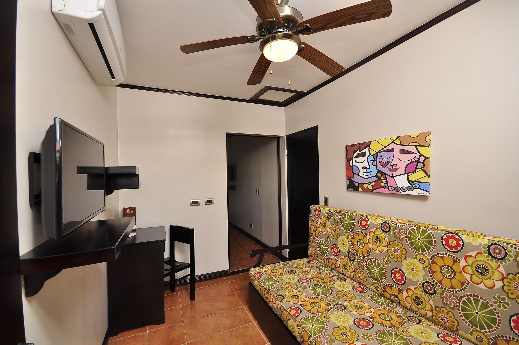 Hotel Colono Beach Коко Екстериор снимка
