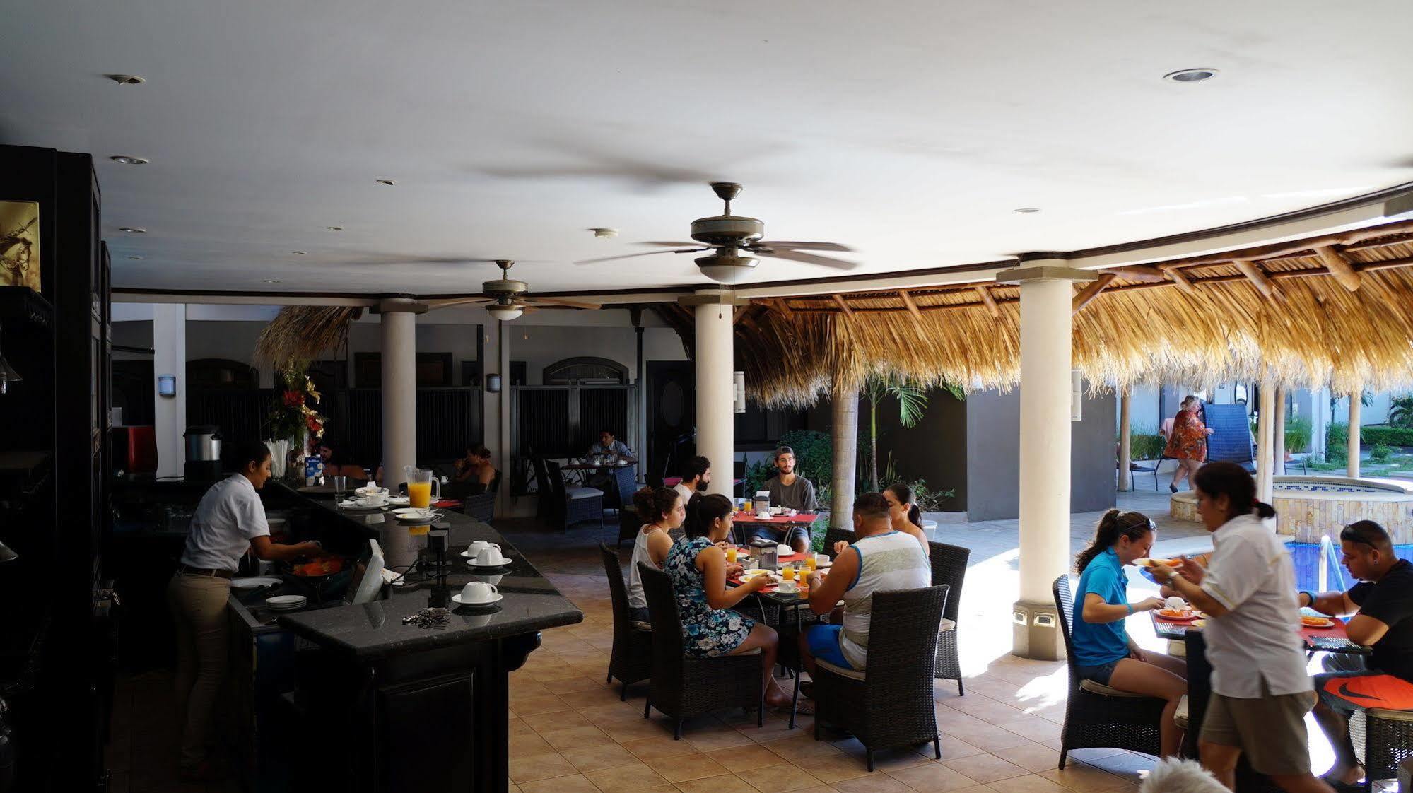 Hotel Colono Beach Коко Екстериор снимка