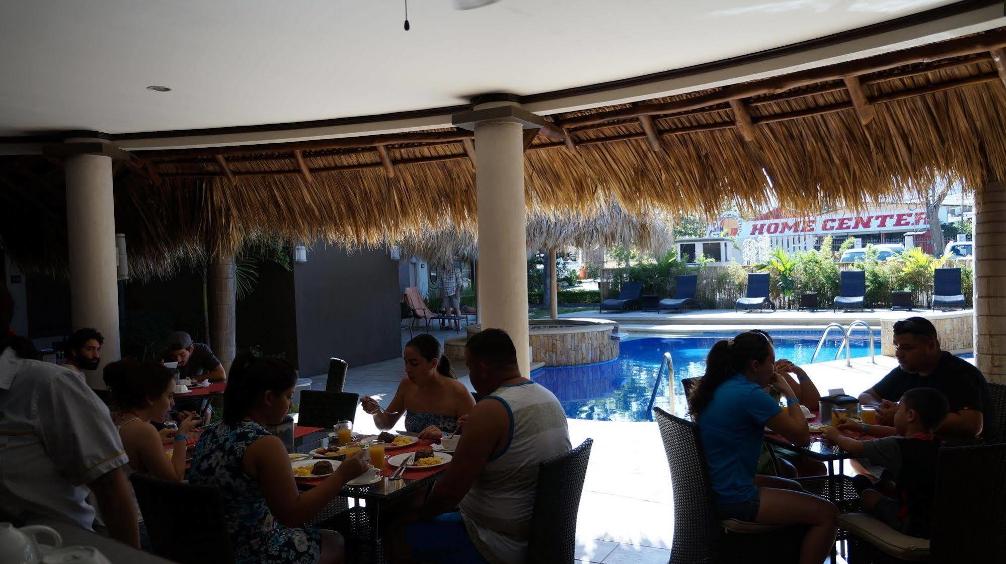 Hotel Colono Beach Коко Екстериор снимка