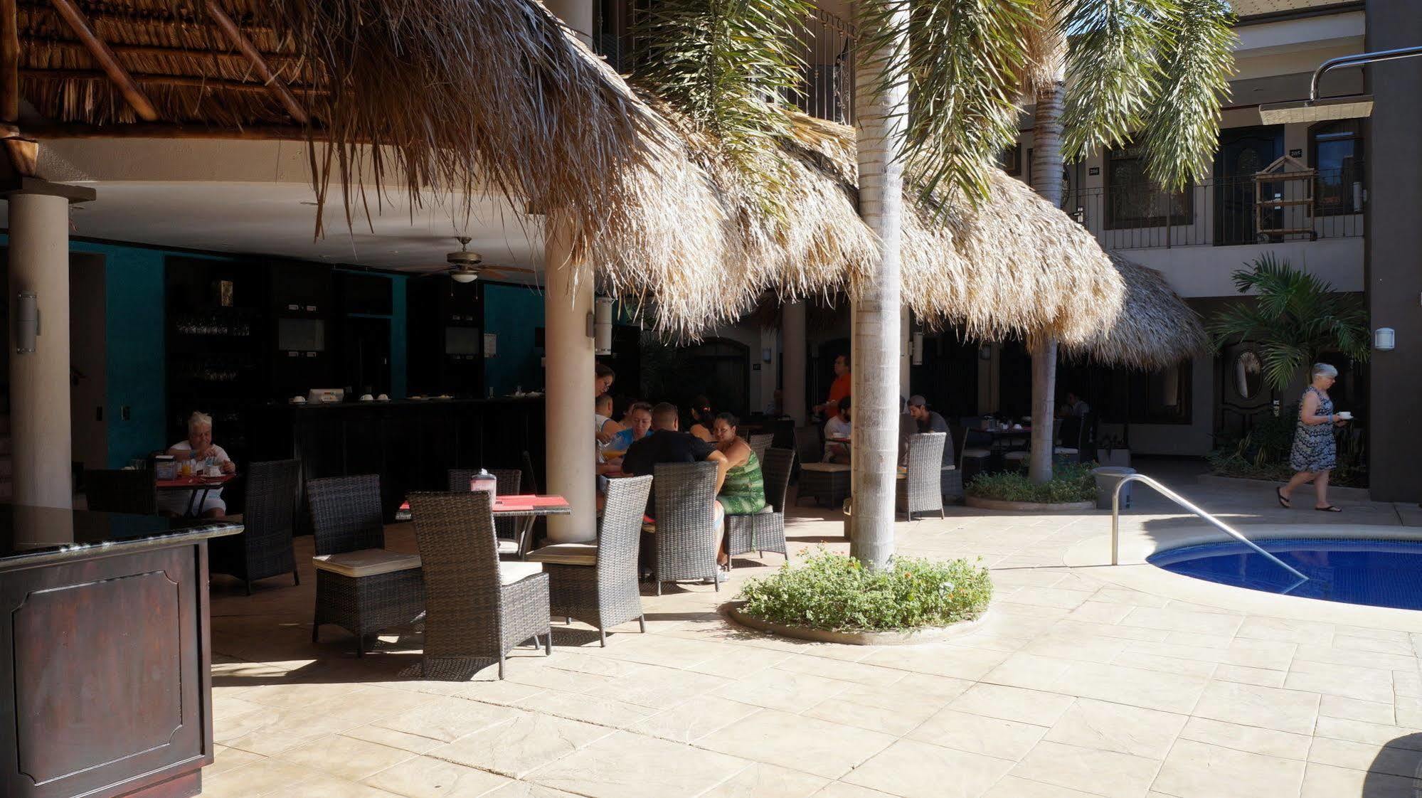 Hotel Colono Beach Коко Екстериор снимка